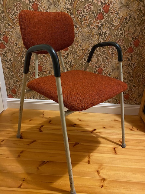 vintage tuoli metallijalat